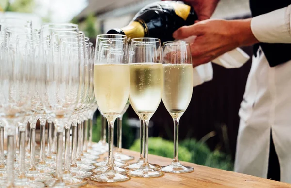 File di bicchieri di champagne — Foto Stock