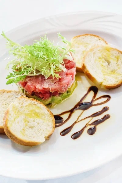 Tartar with croutons and oil — Stock Photo, Image