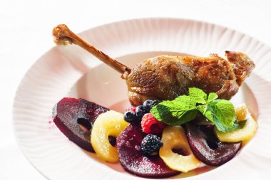 Kızarmış ördek bacak