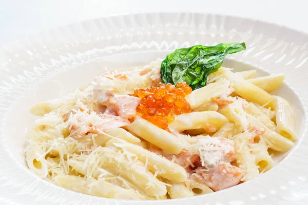 Těstoviny carbonara s kaviárem — Stock fotografie