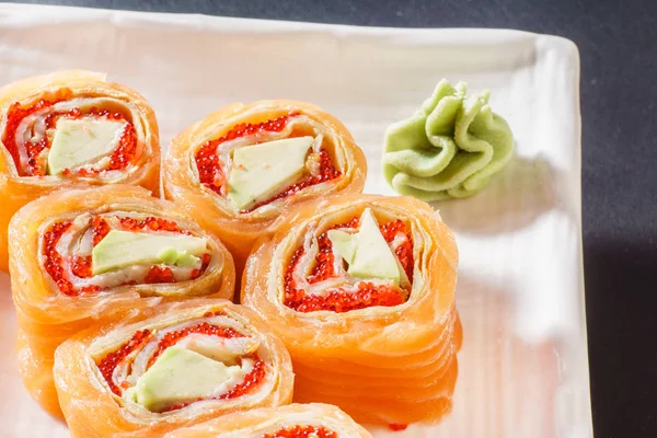 Sushi fresco e gustoso — Foto Stock