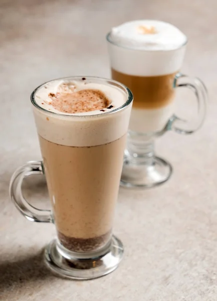 Gustoso dessert bere cappuccino — Foto Stock