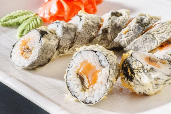 Sushi fresco e gustoso — Foto Stock