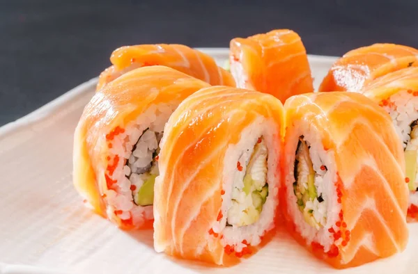 Frisches, schmackhaftes Sushi — Stockfoto