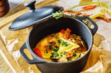 lezzetli deniz ürünleri makarna