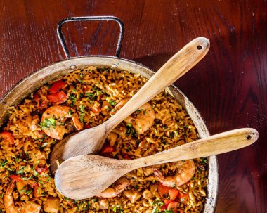 Lezzetli deniz ürünleri Paella