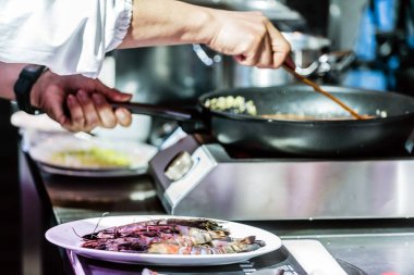 iş yerinde mutfak Şef