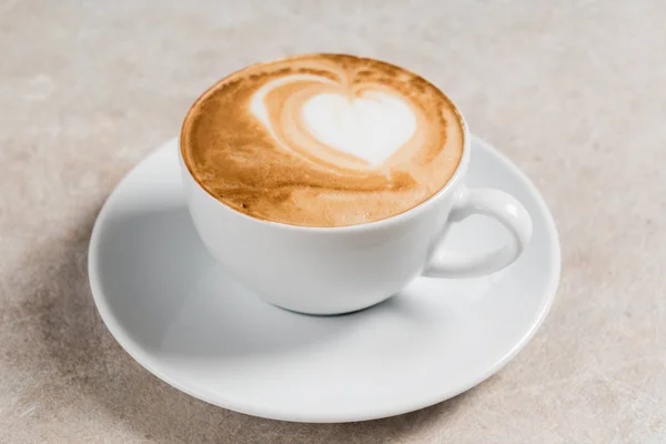 Tasse de cappuccino avec mousse — Photo