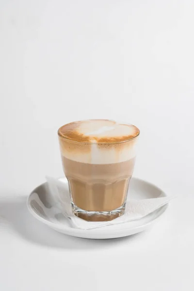 Secangkir cappuccino dengan busa — Stok Foto