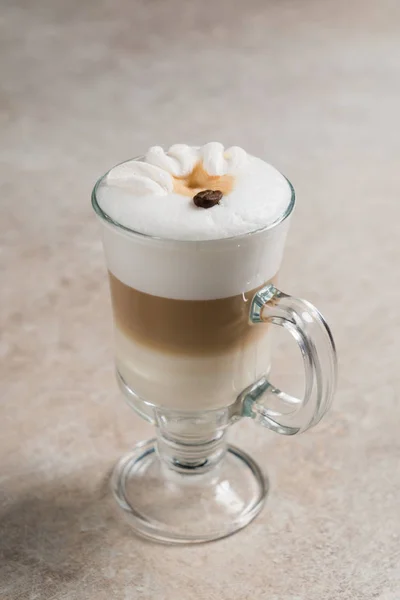 Xícara de Cappuccino com espuma — Fotografia de Stock