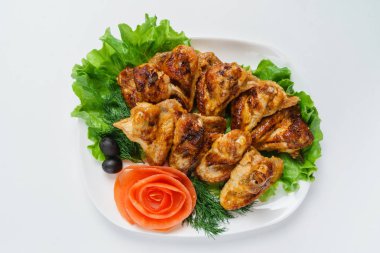 Kızarmış tavuk kanadı.