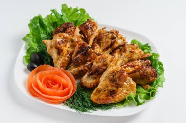 Kızarmış tavuk kanadı.