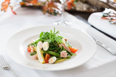 ton balığı ve Roka Salatası