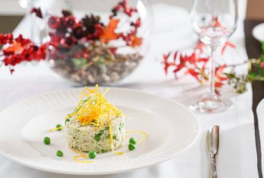 Bezelye ile haşlanmış pirinç