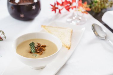 kremalı mantar çorbası