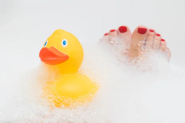 Voeten met rode nagels — Stockfoto