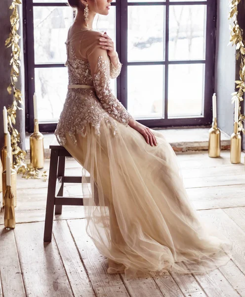Majestatyczny Panna Młoda w sukni luksusowych — Zdjęcie stockowe