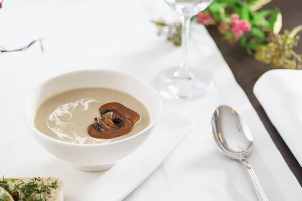 Cream soup with mushrooms — Stock Photo, Image