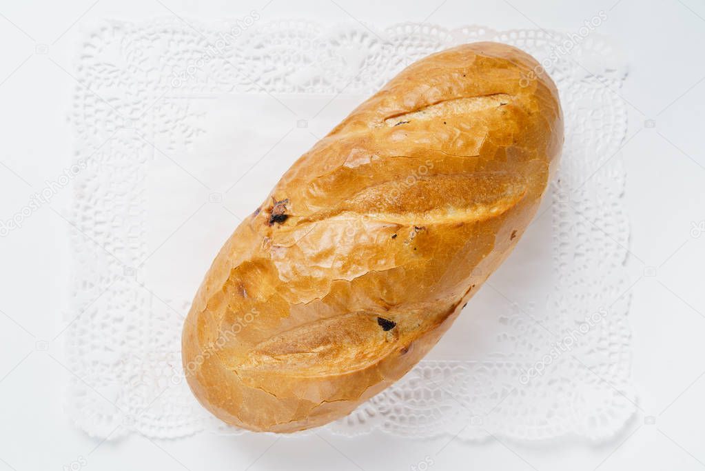 white bread with raisins