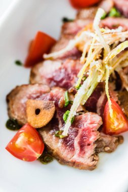 sebze garnitür ile sığır eti