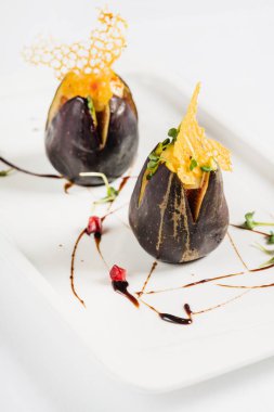 peynir ile doldurulmuş incir