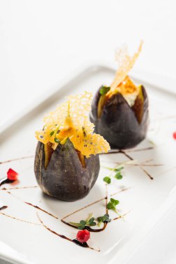 peynir ile doldurulmuş incir