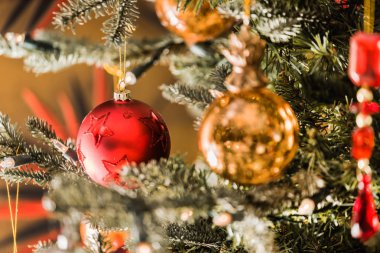 topları ile Noel ağacı