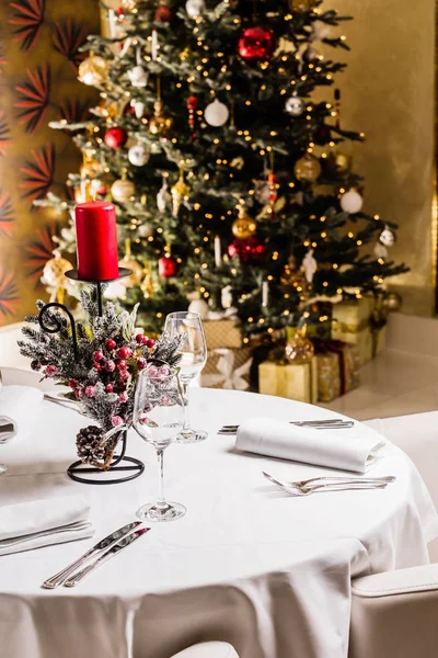 Boże Narodzenie kolacje z obsługą kelnerską — Zdjęcie stockowe