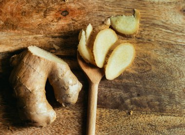 Taze dilimlenmiş zencefil