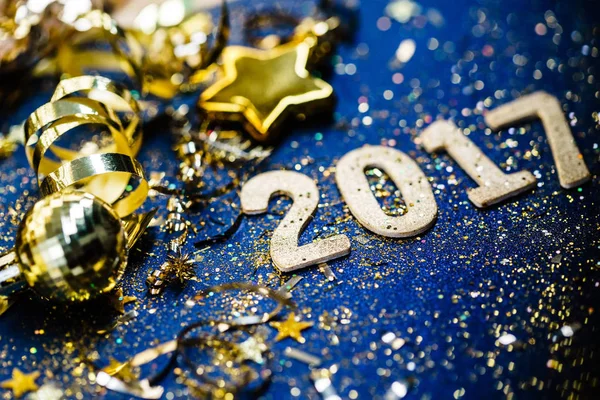 2017 nuovo anno segno con decorazioni — Foto Stock