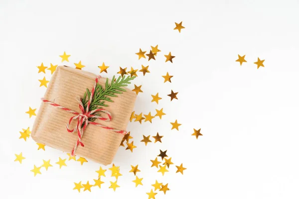 Kerstcadeau in Kraft papier — Stockfoto