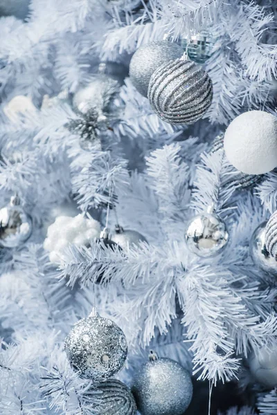 Gedecoreerde kerstboom — Stockfoto