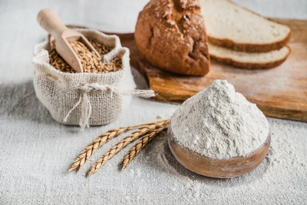Wheat and flour on table — Stock Photo, Image