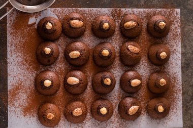 Bademli çikolatalı kurabiye  