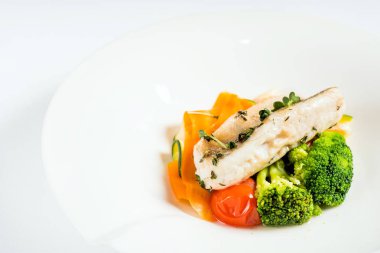 sebzeli fırında balık