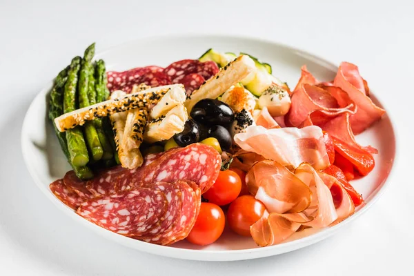 Antipasti di carne con verdure — Foto Stock