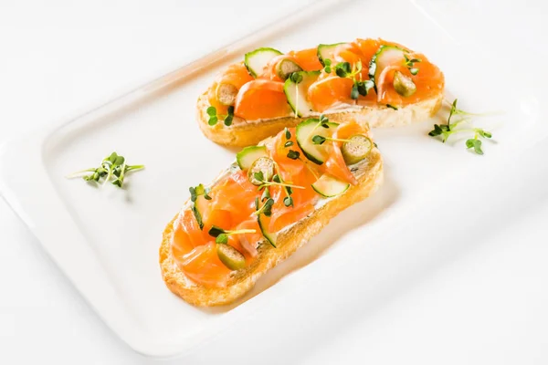 Sandwiches with salmon and cucumber — Stock Photo, Image