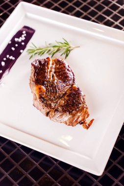 lezzetli biftek sosu ile