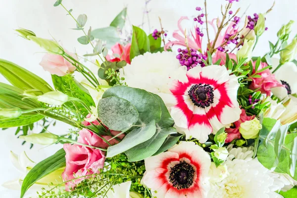 다채로운 예쁜 꽃다발 — 스톡 사진