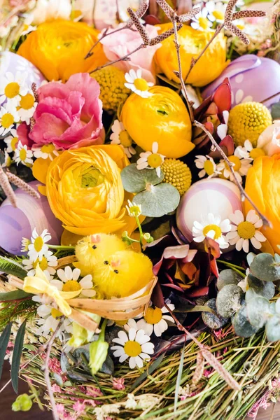 Flores arranjadas agradáveis — Fotografia de Stock