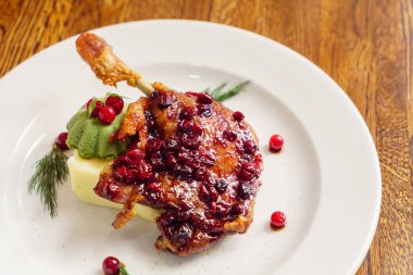 Kızarmış ördek bacak