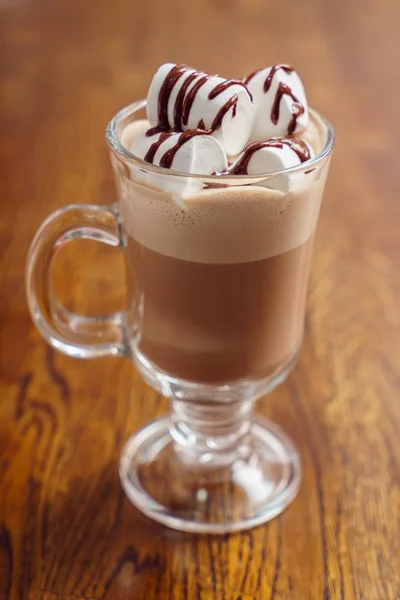 Warme chocolademelk met marshmallow — Stockfoto