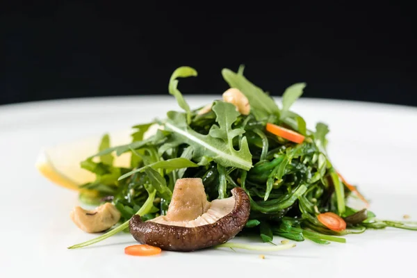 Salada japonesa com cogumelo — Fotografia de Stock