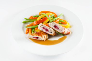 Sebzeli tavuk dolması.