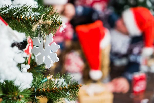 Gedecoreerde kerstboom — Stockfoto