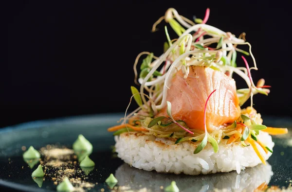 Arroz con salmón al horno — Foto de Stock