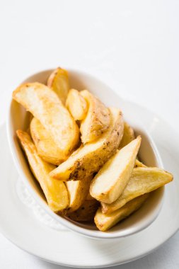 Kızarmış patates dilimleri. 