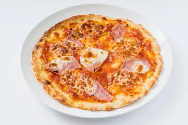 Frische hausgemachte Pizza — Stockfoto