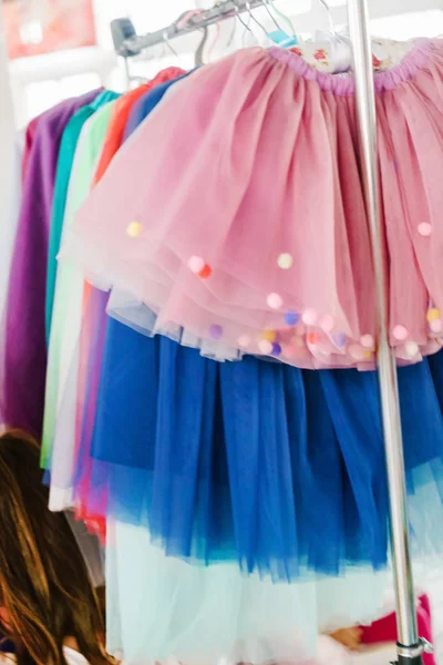 Vestiti colorati per bambini — Foto Stock