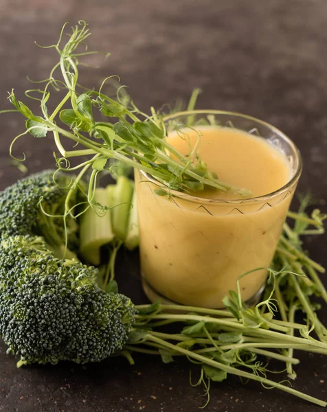 Grön smoothie med broccoli — Stockfoto